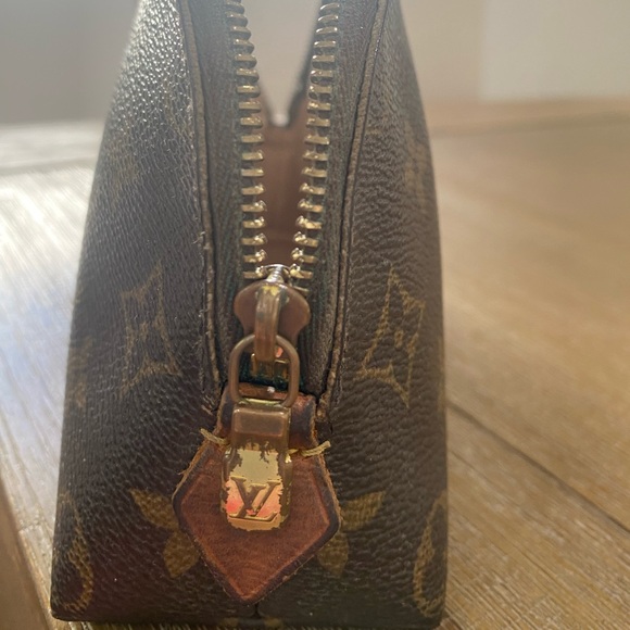 Louis Vuitton Cosmetic Bag - Picture 11 of 11